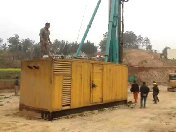 峨山如何判断水冷式机油散热器密封件是否需要更换？